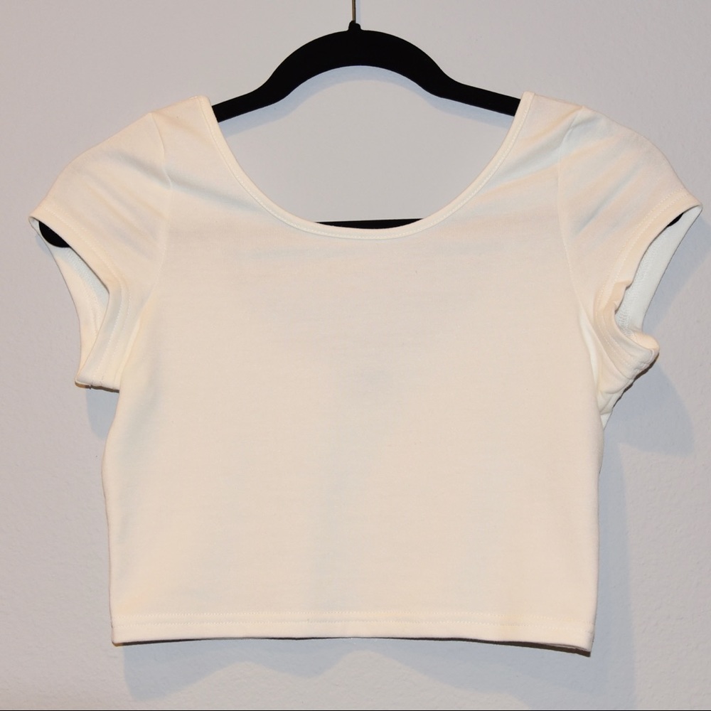 🛍 White Crop Top